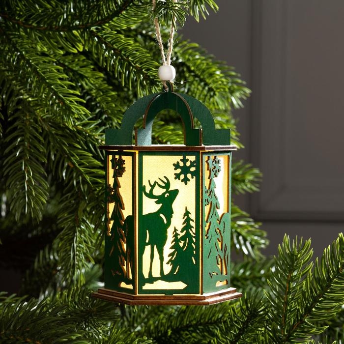 Ёлочная игрушка &laquo;Зелёный фонарь с оленем&raquo;, от батареек, свечение тёплое белое