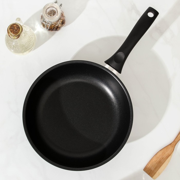 Сковорода &laquo;Традиция&raquo;, d=24 см, пластиковая ручка, стеклянная крышка, антипригарное покрытие, цвет чёрный