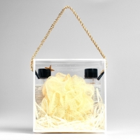 Новогодний подарочный набор косметики «Новый год у ворот» для душа и ванны, золотая серия Новогодний подарочный набор косметики «Новый год у ворот» для душа и ванны, золотая серия