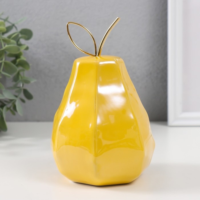 Сувенир керамика, металл Сувенир керамика, металл "Жёлтая груша с гранями, с веточкой"10х10х16 см