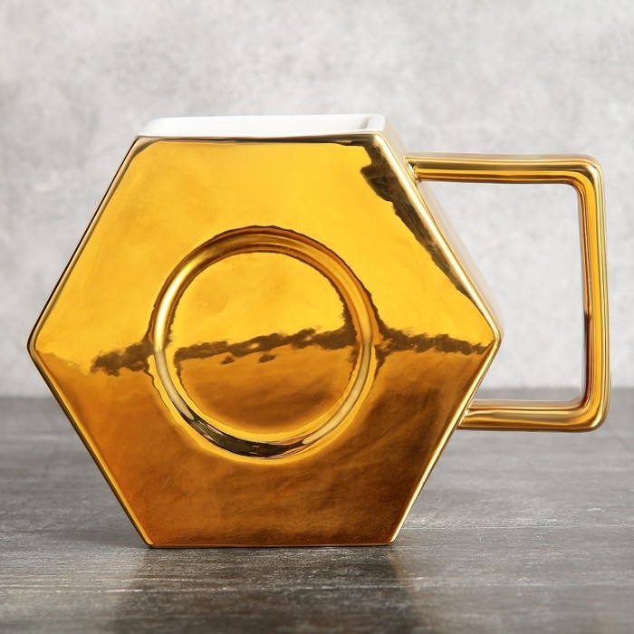 Кружка керамическая &laquo;Настоящий мужчина&raquo;, 550 мл, цвет золотистый