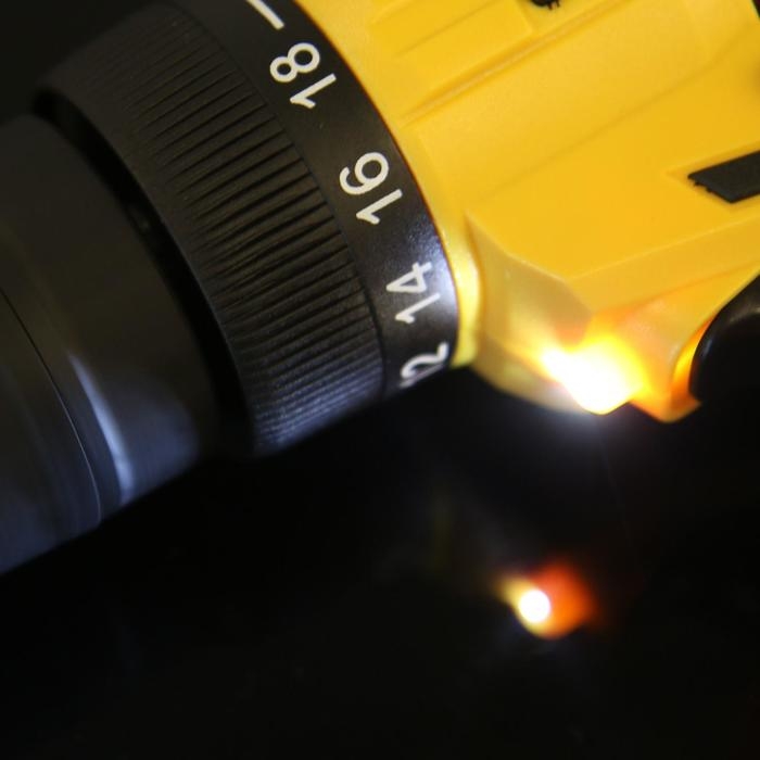 Шуруповерт ТУНДРА, патрон БЗ до 10 мм, LED, Li-ion 1300 mAh 20V, 350/1250 об/мин, 28 Н*м Шуруповерт ТУНДРА, патрон БЗ до 10 мм, LED, Li-ion 1300 mAh 20V, 350/1250 об/мин, 28 Н*м