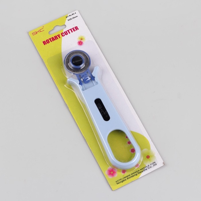 Нож раскройный, d = 28 мм, 15 × 3,5 см, цвет голубой Нож раскройный, d = 28 мм, 15 × 3,5 см, цвет голубой