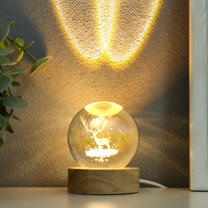 Сувенир стекло подсветка Сувенир стекло подсветка "Олень и птицы" d=6 см подставка дерево, USB 6,5х6,5х7,5 см