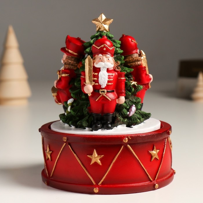 Сувенир полистоун музыка механический, крутится "Щелкунчики у ёлки" 11х11х14 см