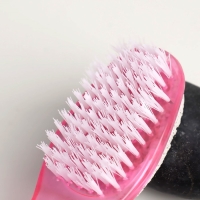 Пемза для педикюра, с щёткой, двусторонняя, 20 см, цвет МИКС Пемза для педикюра, с щёткой, двусторонняя, 20 см, цвет МИКС