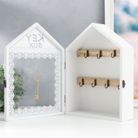 Ключница дерево 7 крючков "Дом. Узоры. Ключ" белая с золотом 22х8х30 см