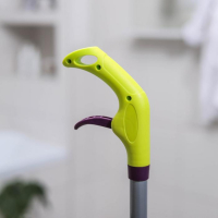 Швабра для мытья пола с распылителем Доляна, насадка из микрофибры 38&times;10 см, дополнительная насадка для мойки стёкол, ручка 120 см