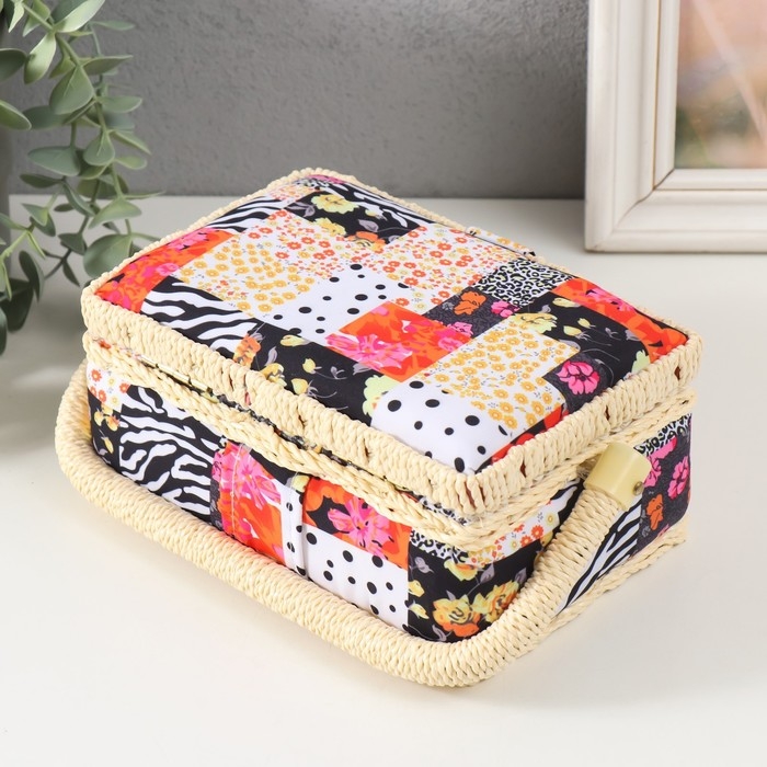 Шкатулка для рукоделия Шкатулка для рукоделия "Пэчворк. Цветы, горох и зебра" 18х12х9,5 см