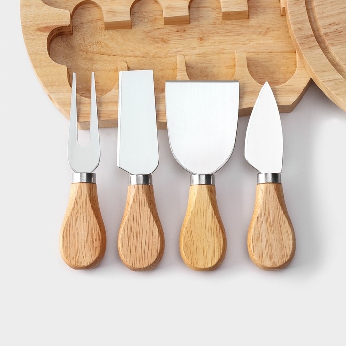 Набор для подачи сыра Magistro, 4 ножа, доска, 19,5×19,5×3,5см, дуб Набор для подачи сыра Magistro, 4 ножа, доска, 19,5×19,5×3,5см, дуб