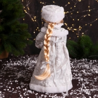 Снегурочка "В муфте с меховыми бомбошками" 33 см, серебристо-белый Снегурочка "В муфте с меховыми бомбошками" 33 см, серебристо-белый