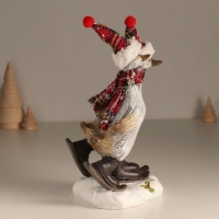 Сувенир полистоун "Гуси в колпаках, вязаных шарфах, на мини-лыжах" 12х15х22,5 см
