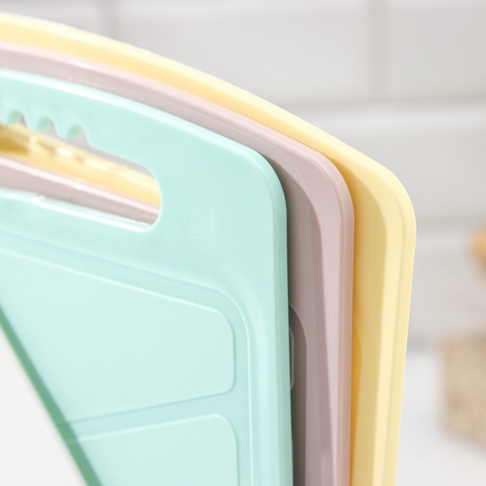 Набор досок разделочных на подставке, 3 шт, 32×20 см, цвет белый Набор досок разделочных на подставке, 3 шт, 32×20 см, цвет белый