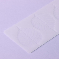 Форма для шоколада &laquo;Тополиный лист&raquo;, силикон, 3 ячейки, 23&times;11&times;0,3 см, цвет белый