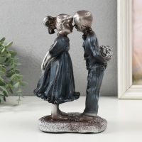 Сувенир полистоун "Девочка и мальчик с букетом" серебро 15,5х11,2х21 см Сувенир полистоун "Девочка и мальчик с букетом" серебро 15,5х11,2х21 см