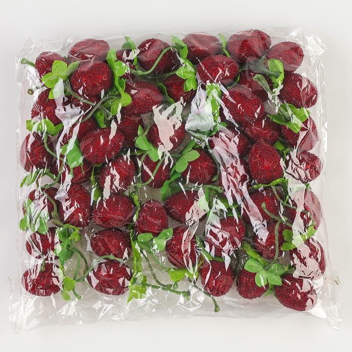 Декор «Земляника» набор 50 шт., размер: 2,5 × 2,5 см Декор «Земляника» набор 50 шт., размер: 2,5 × 2,5 см