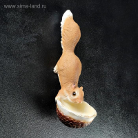 Подвесной декор - кормушка "Белочка" 11х11х35см Подвесной декор - кормушка "Белочка" 11х11х35см