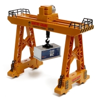 Кран на радиоуправлении &laquo;Козловой&raquo;, работает от аккумулятора