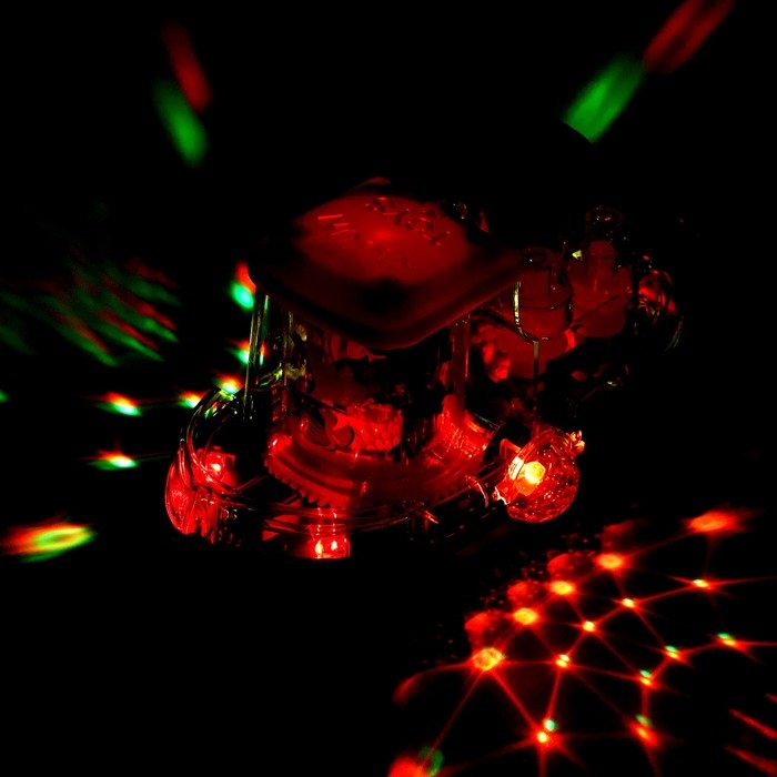 Катер &laquo;Морячок&raquo; работает от батареек, свет