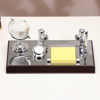 Набор настольный канцелярский 5в1 с часами Набор настольный канцелярский 5в1 с часами