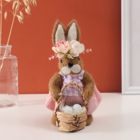 Декор "Заюшка в розовом платьице с корзинкой с яичками" 14х22х10 см Декор "Заюшка в розовом платьице с корзинкой с яичками" 14х22х10 см