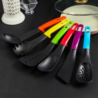 Набор кухонных принадлежностей Доляна &laquo;Монпансье&raquo;, 6 предметов, на подставке, цвет МИКС