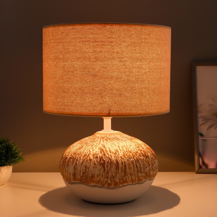 Настольная лампа Настольная лампа "Камелия" Е27 40Вт бело-бежевый 27,5х27,5х39,5 см RISALUX