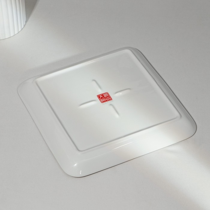 Тарелка фарфоровая пирожковая &laquo;Золотая линия&raquo;, 21,5&times;3,5 см, цвет белый