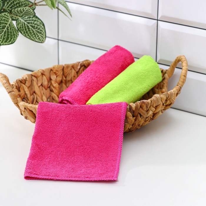 Салфетки универсальные Доляна, 220 г/м&sup2;, 3 шт, 30&times;30 см, микрофибра, с оверлоком, цвет МИКС