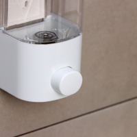 Диспенсер механический для антисептика и жидкого мыла Доляна, 500 мл, цвет белый