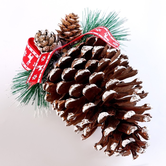 Шишка декоративная &laquo;Новогоднее настроение&raquo;, с подвесом, 9 &times; 9 &times; 17 см