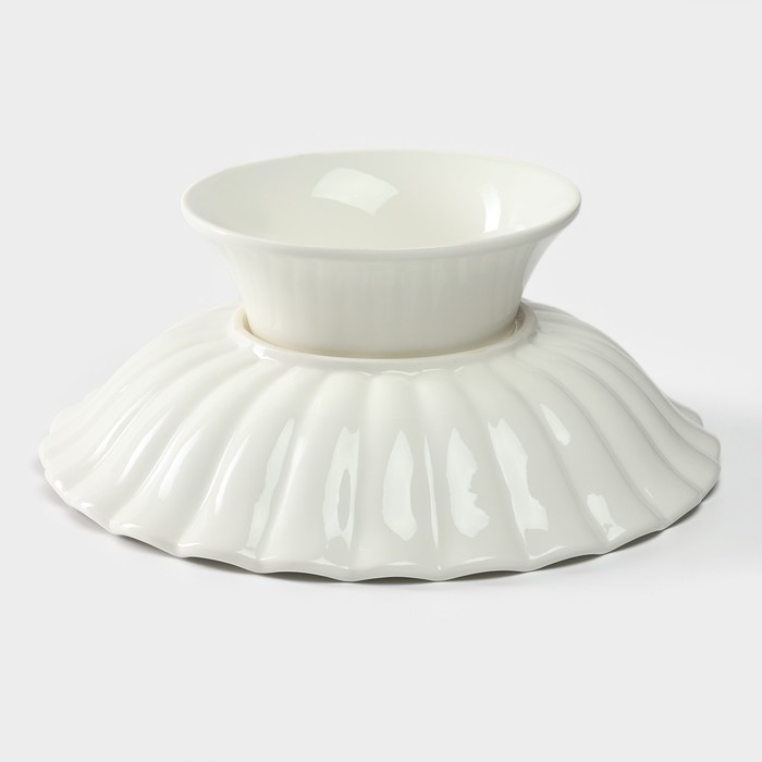 Подставка для тортов и десертов фарфоровая Magistro &laquo;Цветок&raquo;, d=25 см