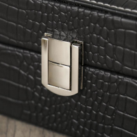 Шкатулка кожзам под часы 6 отделений и бижутерию "Чёрная с белой строчкой" 7,7х25,5х20 см Шкатулка кожзам под часы 6 отделений и бижутерию "Чёрная с белой строчкой" 7,7х25,5х20 см