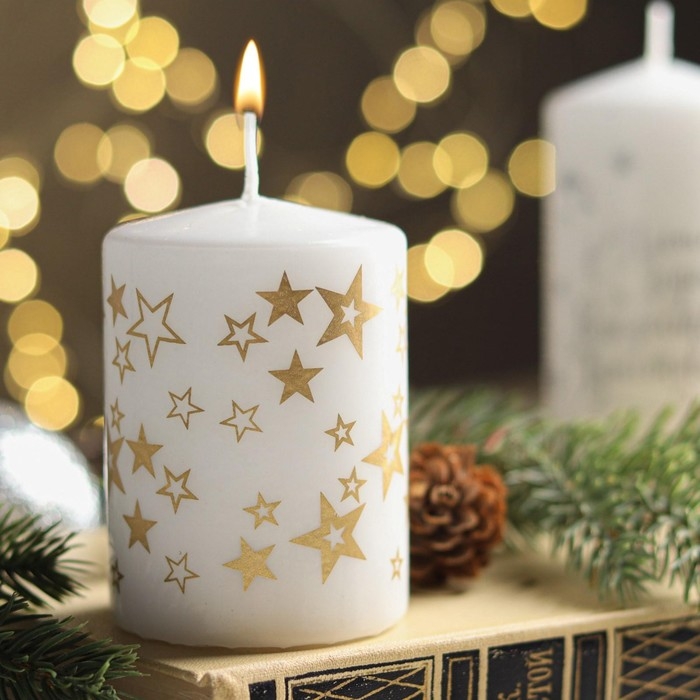 Свеча - цилиндр с узорами Свеча - цилиндр с узорами "Звезды", 5,6х8 см, белая с золотым
