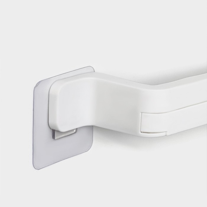 Держатель для полотенец на липучке Доляна, 53 см, цвет белый