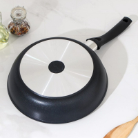 Сковорода &laquo;Традиция&raquo;, d=26 см, пластиковая ручка, антипригарное покрытие, цвет чёрный