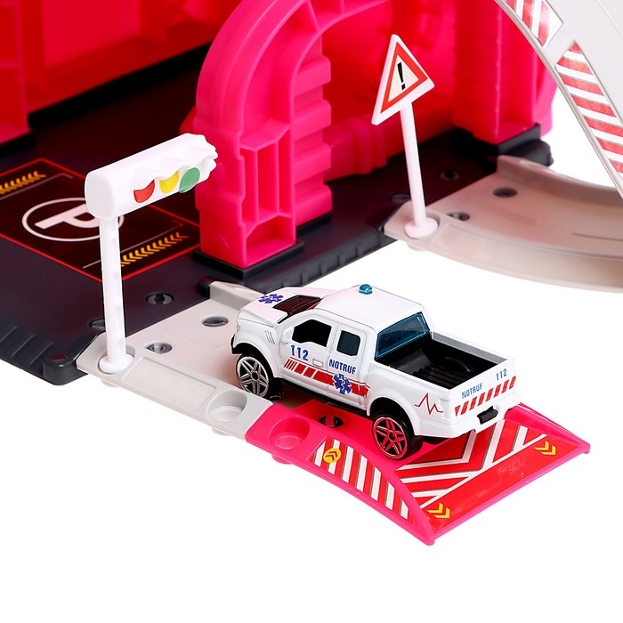 Парковка &laquo;Станция скорой помощи&raquo;, с металлическими машинкой и вертолётом