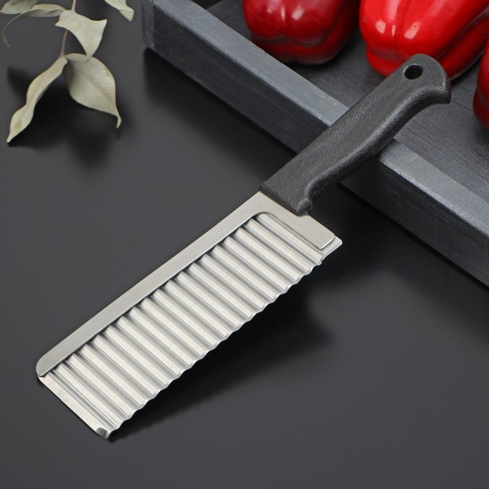 Нож для фигурной резки Доляна &laquo;Помощник&raquo;, 26 см, цвет чёрный