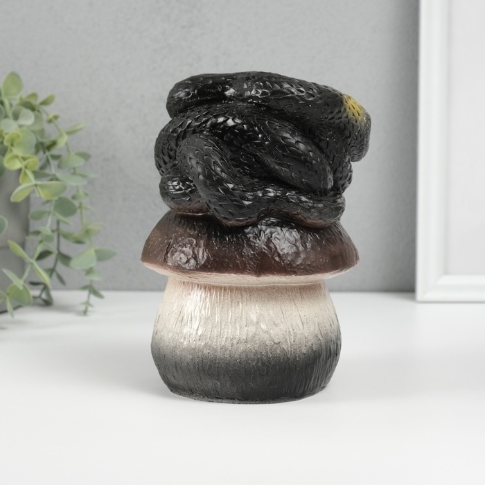 Новогодняя фигурка "Змейка на грибе"  12 х11 х 18 см, черный