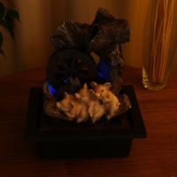 Фонтан "Поросятки у мельницы" 16х20х26 см (без шарика, с подсветкой)