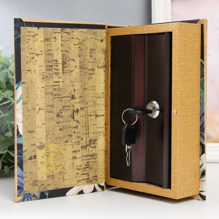 Сейф-книга дерево кожзам Сейф-книга дерево кожзам "Дикие джунгли" 21х13х5 см