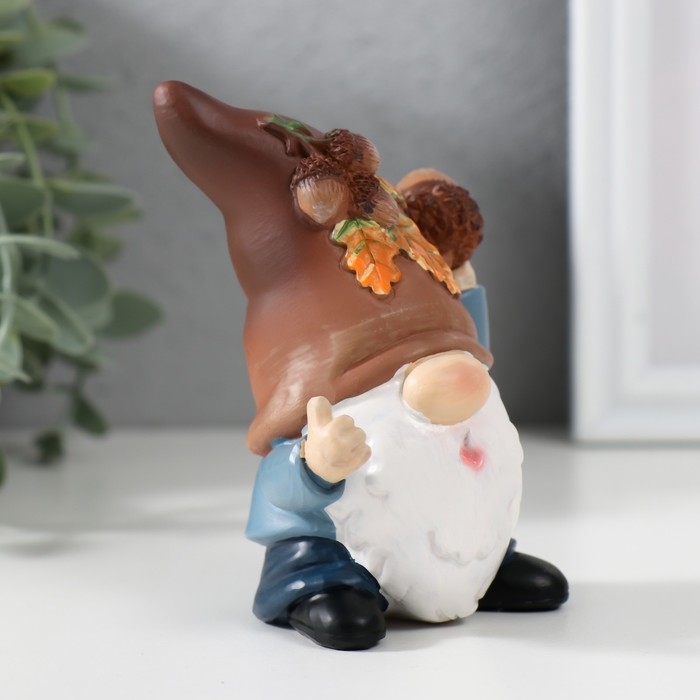 Сувенир полистоун "Гномик с жёлудем" 7,5х5х10 см