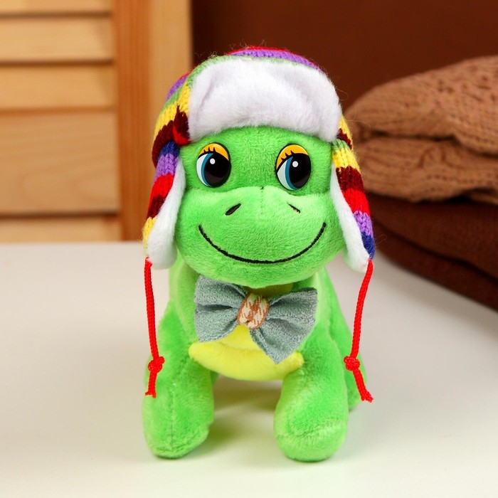 Мягкая игрушка &laquo;Дракон&raquo;, в разноцветной шапке-ушанке, 16 см, цвет зелёный