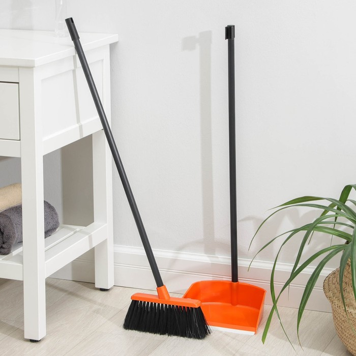 Щётка для пола с совком &laquo;Ленивка&raquo;, 19,5&times;25&times;90 см, цвет оранжевый