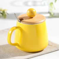 Кружка керамическая «Смайл», 350 мл, с деревянной крышкой и ложкой, цвет и рисунок МИКС Кружка керамическая «Смайл», 350 мл, с деревянной крышкой и ложкой, цвет и рисунок МИКС