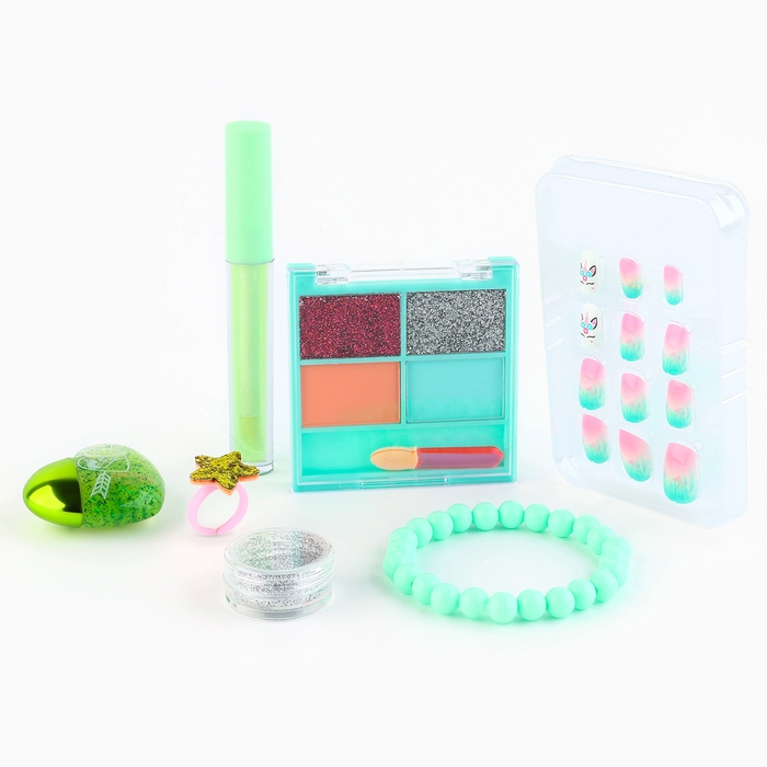 Набор детской косметики «Мечта каждой девочки», тени, блеск для губ, накладные ногти, глиттер, кольцо, браслет Набор детской косметики «Мечта каждой девочки», тени, блеск для губ, накладные ногти, глиттер, кольцо, браслет