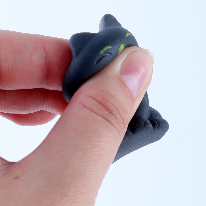 Игрушка-сюрприз &laquo;Мяк-жмяк&raquo;, магический котик с наклейками, МИКС