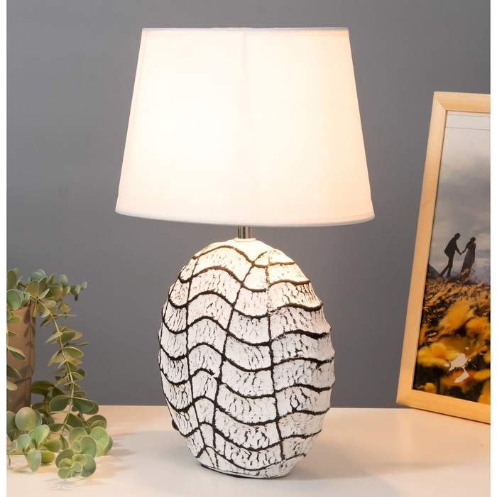 Настольная лампа "Велория" Е14 40Вт белый 18х27х40 см RISALUX