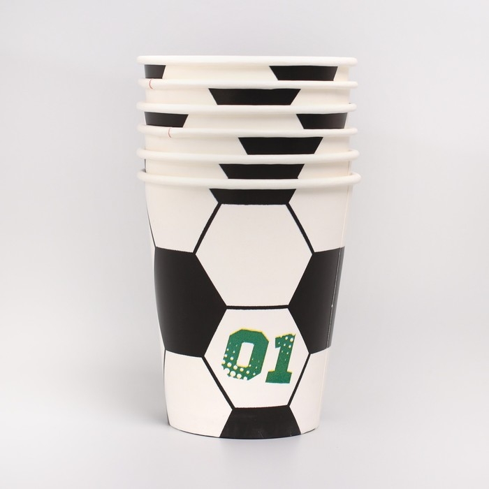 Набор бумажной посуды одноразовый С днём рождения. Футболист&raquo;, 6 тарелок , 1 гирлянда , 6 стаканов, 6 колпаков