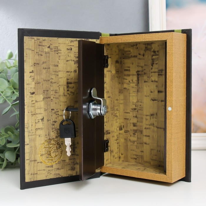 Сейф-книга дерево кожзам Сейф-книга дерево кожзам "Зелёная земля" 21х13х5 см